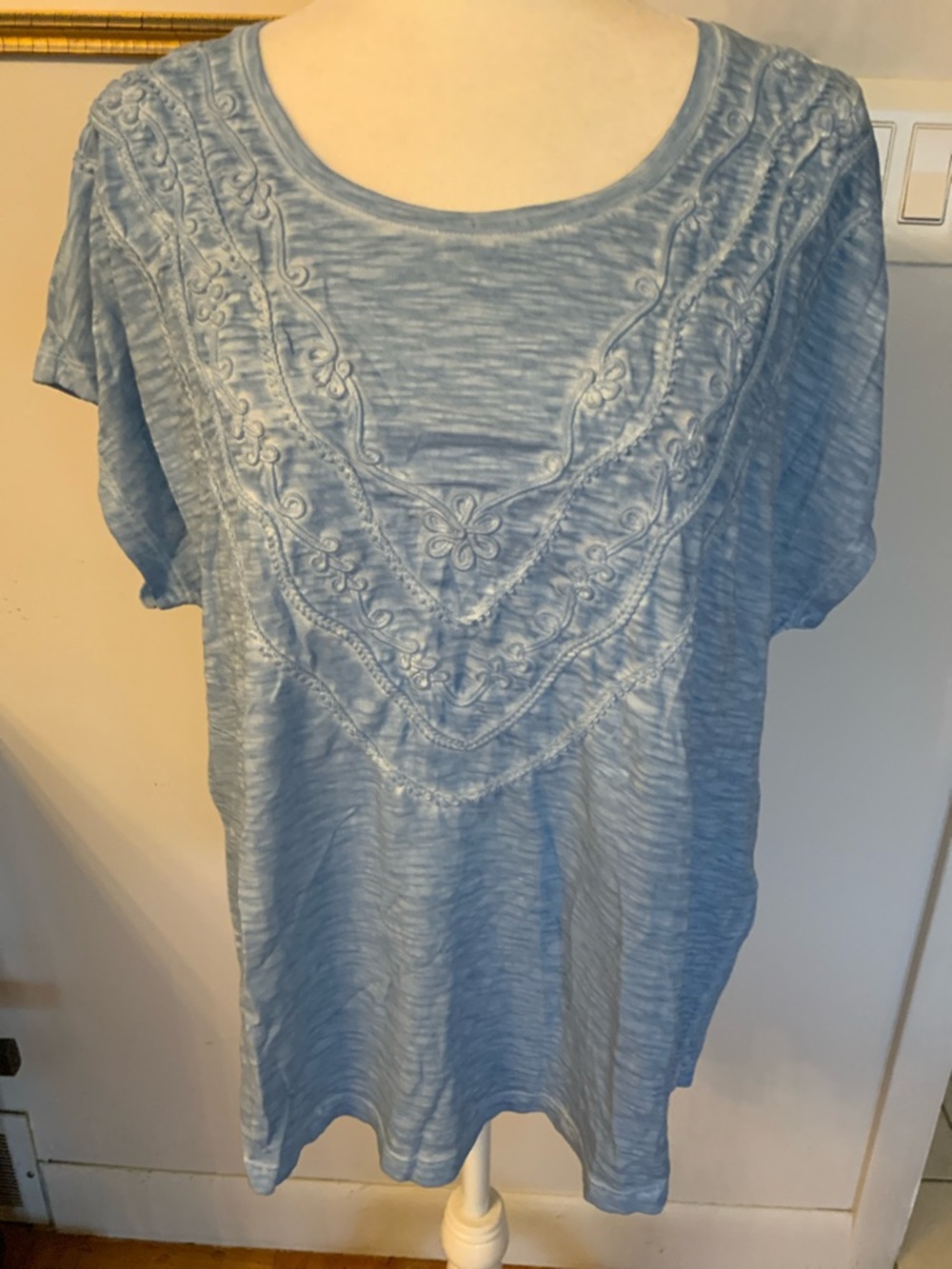 Chico's Light Blue Embroidered Scoop Neck Short Sleeve Top